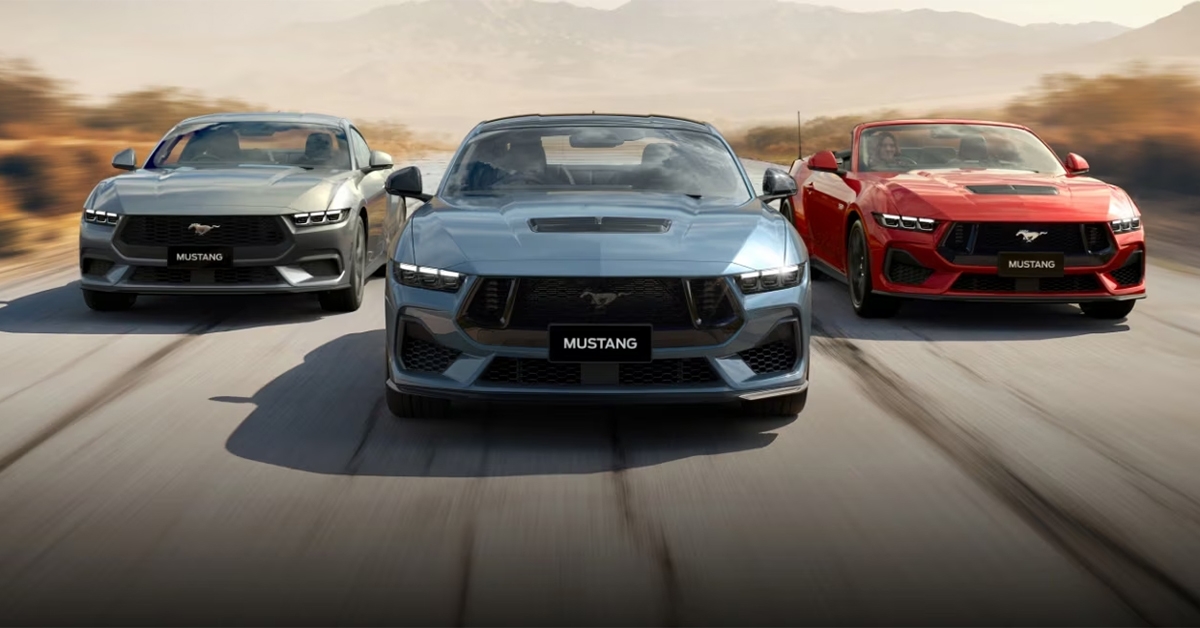 2025 Ford Mustang GT Fastback in Grabber Blue – front view showing LED headlights and aggressive grille