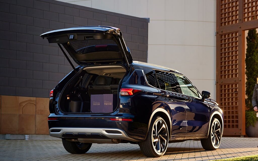 New 2022 Mitsubishi Outlander in dark blue with rear door boot open