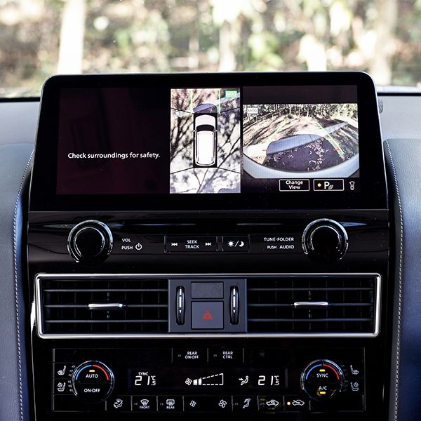 All-New Nissan Patrol reversing camera screen