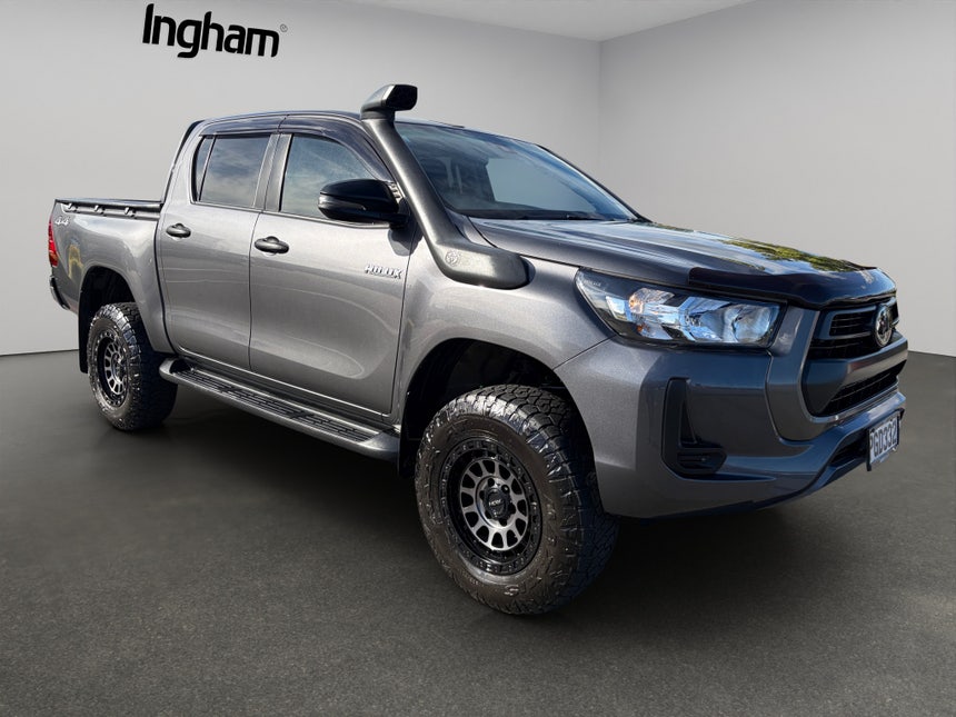 2022 Toyota Hilux | SR 4WD MANUAL 2.8D | 31306 | 1