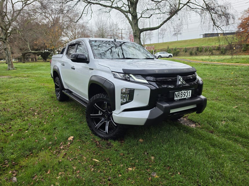 2021 Mitsubishi Triton | DC GLSB 4WD 6AT 2.4D | 31869 | 1