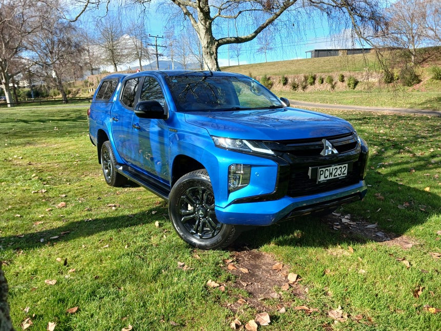 2022 Mitsubishi Triton | DC GLSB 4WD 6AT 2.4D | 32495 | 1