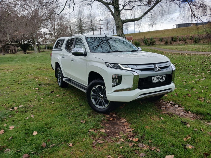 2022 Mitsubishi Triton | DC GLXR 6AT 2.4D/4WD | 32511 | 1