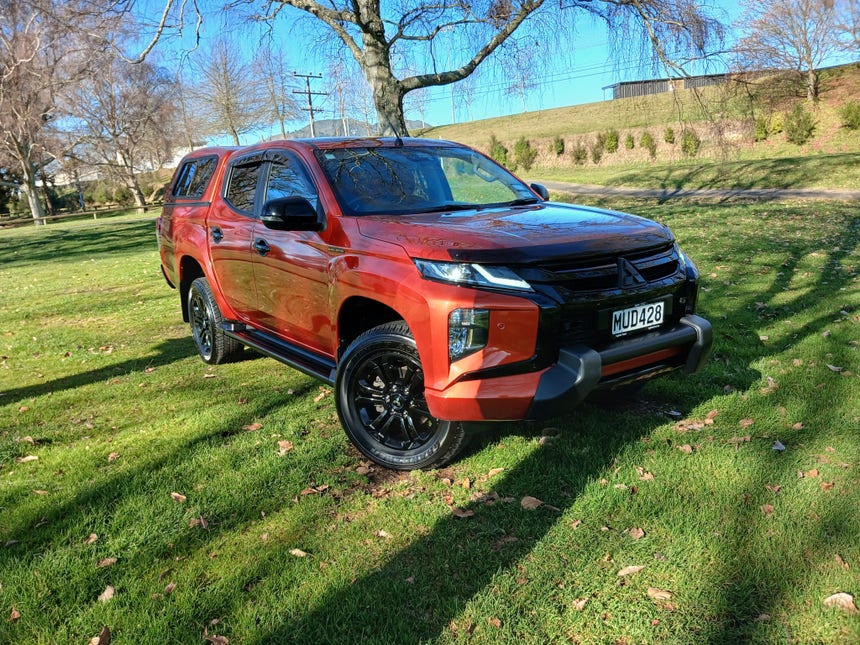 2020 Mitsubishi Triton | DC GLSB 4WD 6AT 2.4D | 32553 | 1