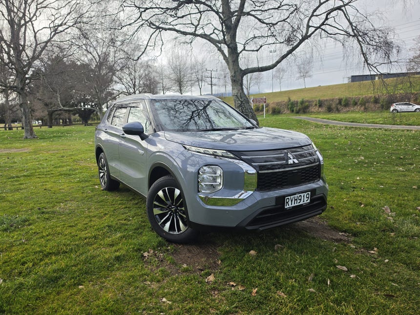 2026 Mitsubishi Outlander | LS PHEV/4WD/AT | 32993 | 1