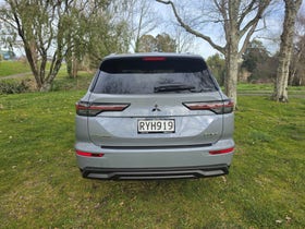 2026 Mitsubishi Outlander | LS PHEV/4WD/AT | 32993 | 4