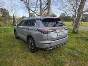 2026 Mitsubishi Outlander | LS PHEV/4WD/AT | 32993 | 7