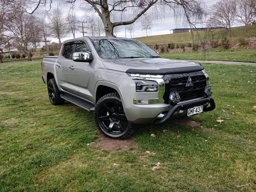 2024 Mitsubishi Triton | DC GLXR 4WD 6AT 2.4D | 33124 | 1