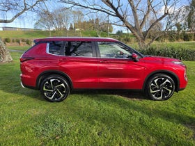 2022 Mitsubishi Outlander | XLS 2.5P/CVT | 33275 | 2