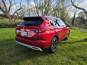 2022 Mitsubishi Outlander | XLS 2.5P/CVT | 33275 | 3