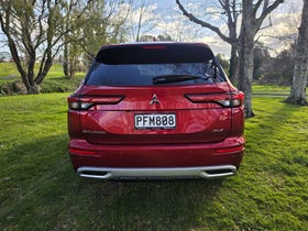 2022 Mitsubishi Outlander | XLS 2.5P/CVT | 33275 | 4