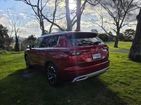 2022 Mitsubishi Outlander | XLS 2.5P/CVT | 33275 | 7
