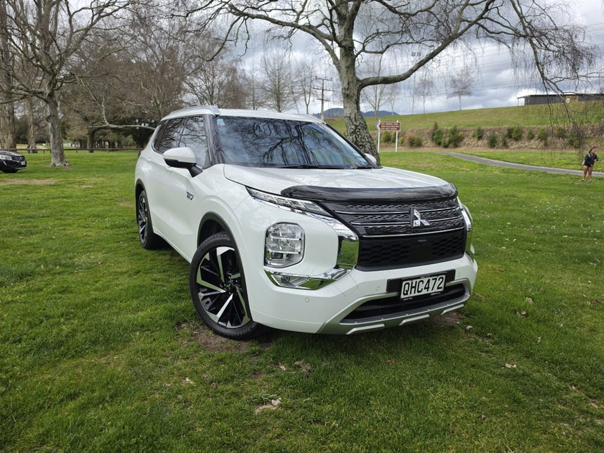 2023 Mitsubishi Outlander | VRX PHEV/4WD/AT | 33320 | 1