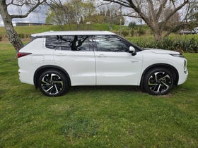 2023 Mitsubishi Outlander | VRX PHEV/4WD/AT | 33320 | 2