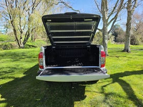2021 Nissan Navara | SL 2.3D/6MT | 33396 | 6