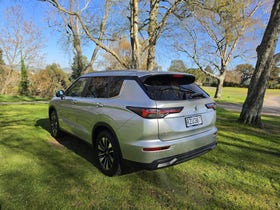 2026 Mitsubishi Outlander | LS 2.5P/CVT | 33522 | 7
