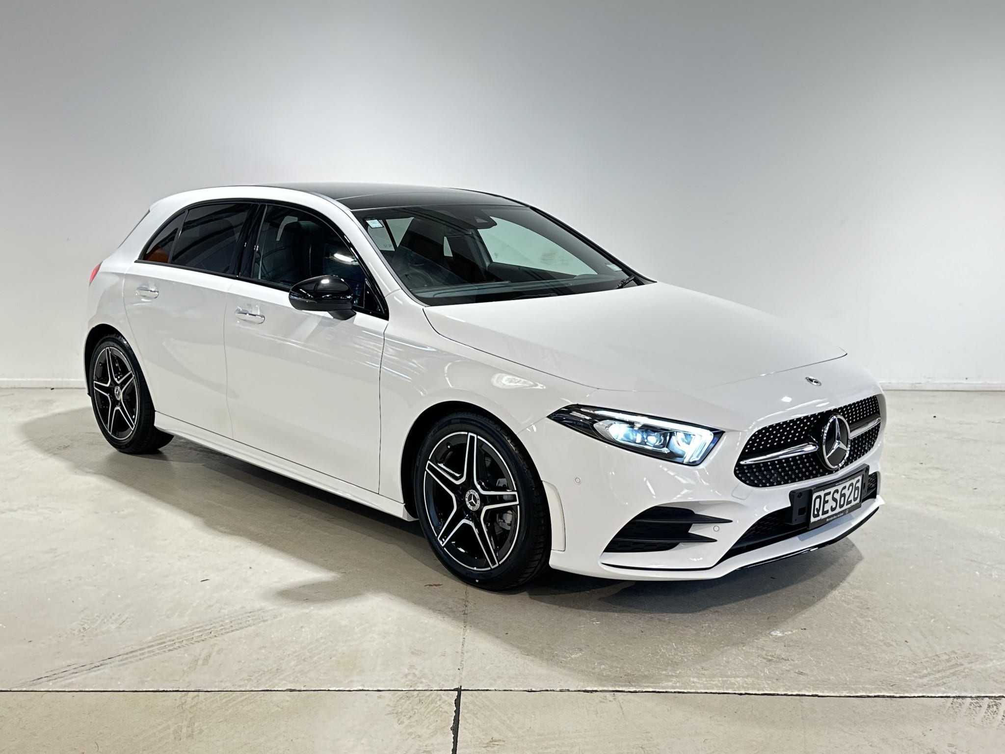 mercedes-benz-a-180-2023-a180-1-3p-7at