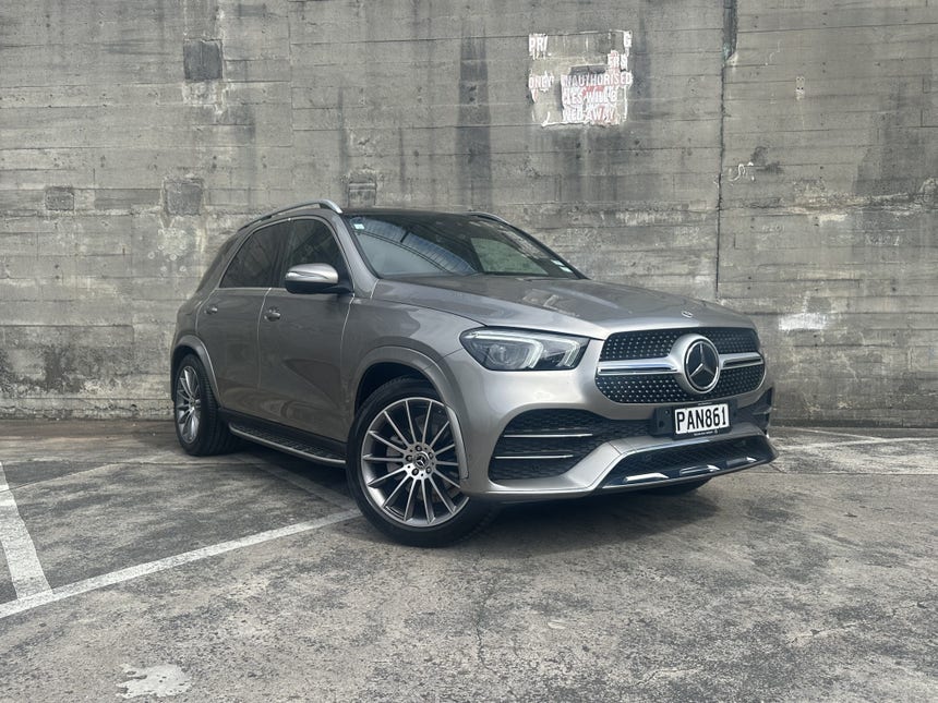 2022 Mercedes-Benz GLE 300 d | 300D 2.0D/4WD/9AT | 28900 | 1