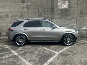 2022 Mercedes-Benz GLE 300 d | 300D 2.0D/4WD/9AT | 28900 | 2