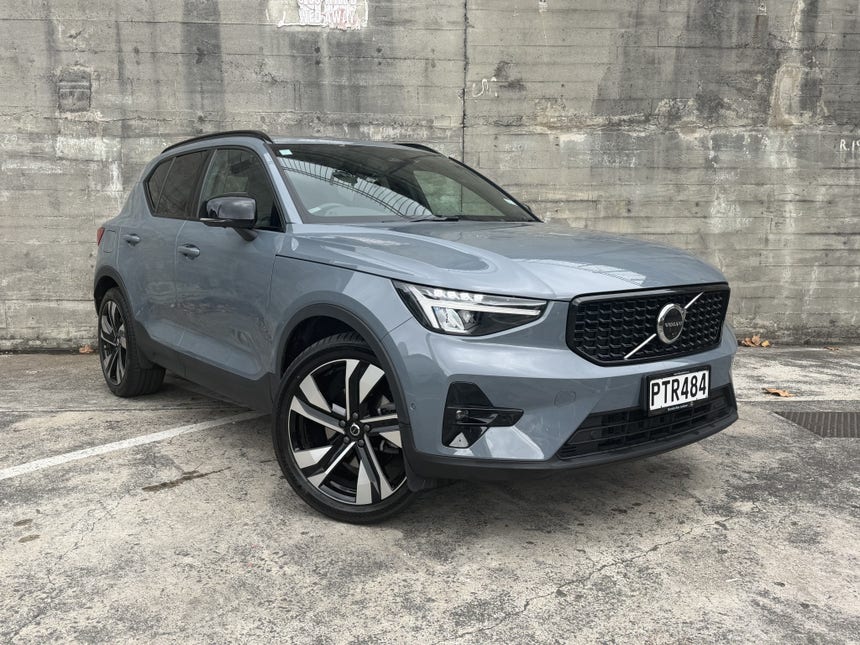 2023 Volvo XC40 | B5 ULTIMATE DARK 2.0 | 30986 | 1