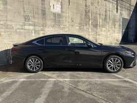 2023 Lexus ES300H | 2.5PH/HD | 32350 | 2