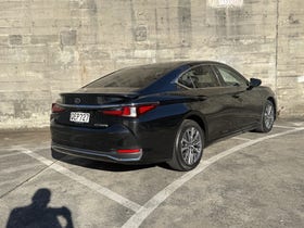 2023 Lexus ES300H | 2.5PH/HD | 32350 | 3