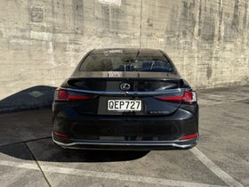 2023 Lexus ES300H | 2.5PH/HD | 32350 | 4