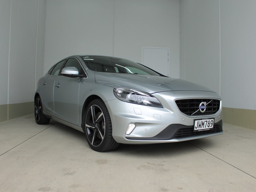 2016 Volvo V40 | T5 R-DESIGN 2.0L, 8 Speed Auto  | 13810 | 1
