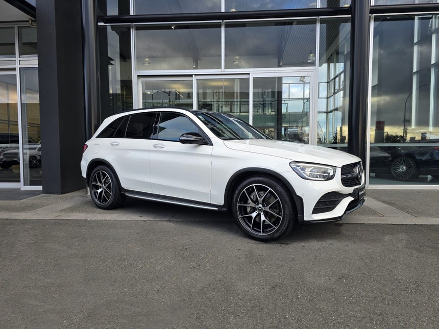 2022 Mercedes-Benz GLC 300 e | PHEV 4MATIC AMG Line GLC300 | 32004 | 1