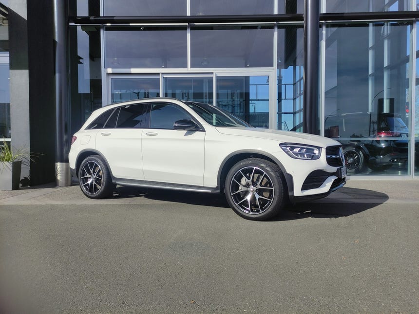 2022 Mercedes-Benz GLC 300 e | PHEV SUV, 2.0L Turbocharged, 4Matic | 18584 | 1