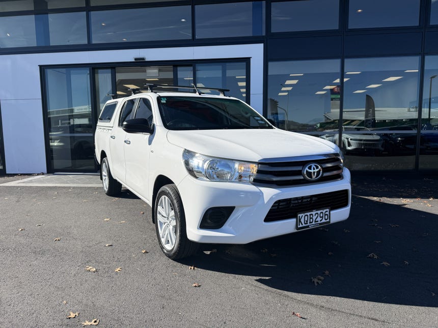 2017 Toyota Hilux | S TD DC 2.8D/5MT/UT | 31653 | 1