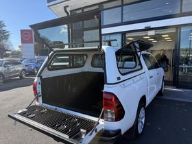 2017 Toyota Hilux | S TD DC 2.8D/5MT/UT | 31653 | 4