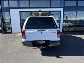 2017 Toyota Hilux | S TD DC 2.8D/5MT/UT | 31653 | 6