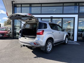 2017 Isuzu MU-X | 4WD AUTO 3.0D/4WD | 32607 | 4