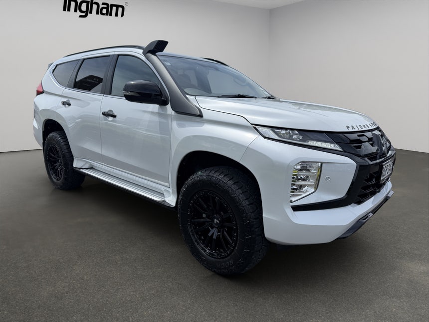 2025 Mitsubishi Pajero Sport | VRX BLACK EDITION 2.4D | 29498 | 1