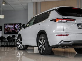 2026 Mitsubishi Outlander | VRX 2.5P/4WD/CVT | 33772 | 6