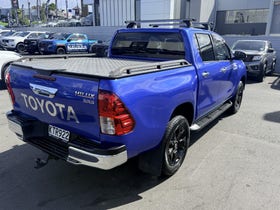 2017 Toyota Hilux | SR5 TD DC 2.8 AUTOMATIC | 31153 | 6