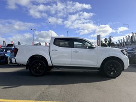 2025 Nissan Navara | ST-X 2.3 DIESEL 4WD AUTOMATIC  | 31210 | 5