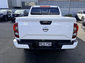 2025 Nissan Navara | ST-X 2.3 DIESEL 4WD AUTOMATIC  | 31210 | 7