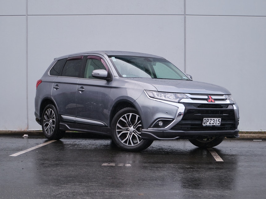 2015 Mitsubishi Outlander | 2L/ 7 SEATER / 18