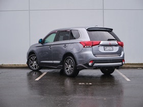 2015 Mitsubishi Outlander | 2L/ 7 SEATER / 18