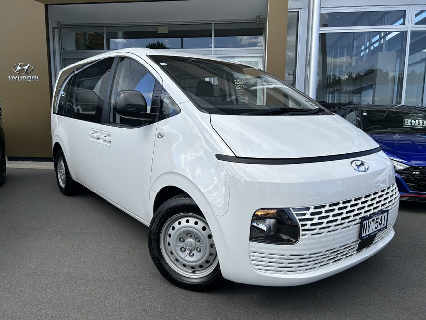 2021 Hyundai Staria | 2.2DT/8AT | 18482 | 1