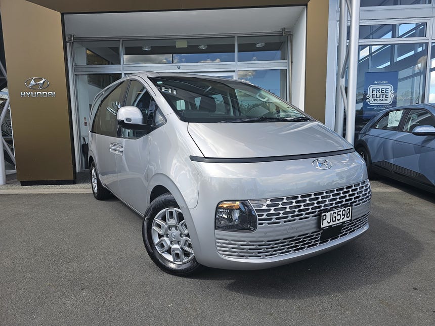 2022 Hyundai Staria | 2.2DT/8AT | 21990 | 1