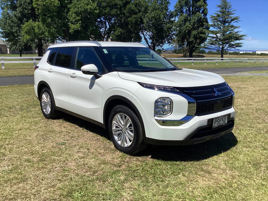 2023 Mitsubishi Outlander | LS, 2.5L Petrol, 4WD, CVT, SUV. | 22597 | 1