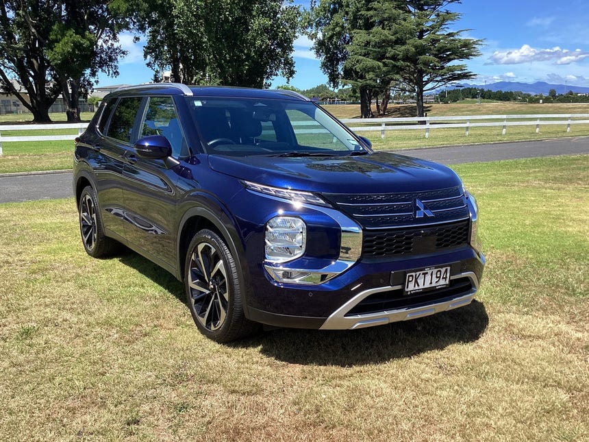 2022 Mitsubishi Outlander | XLS, 2.5L Petrol, 2WD, CVT, 7 Seater, SUV. | 22363 | 1