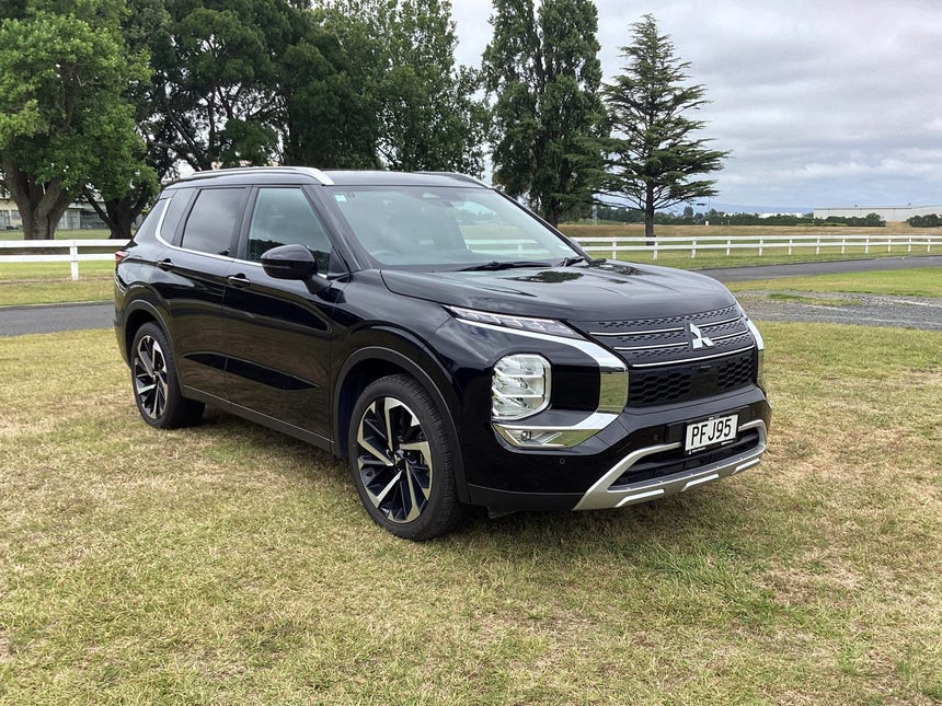2022 Mitsubishi Outlander | XLS, 2.5L Petrol, 4WD, CVT, 7 Seater, SUV. | 22617 | 1