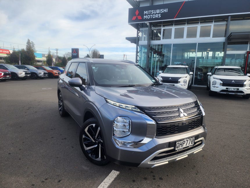 2023 Mitsubishi Outlander | XLS 2.5P 2WD 7 Seater | 23759 | 1
