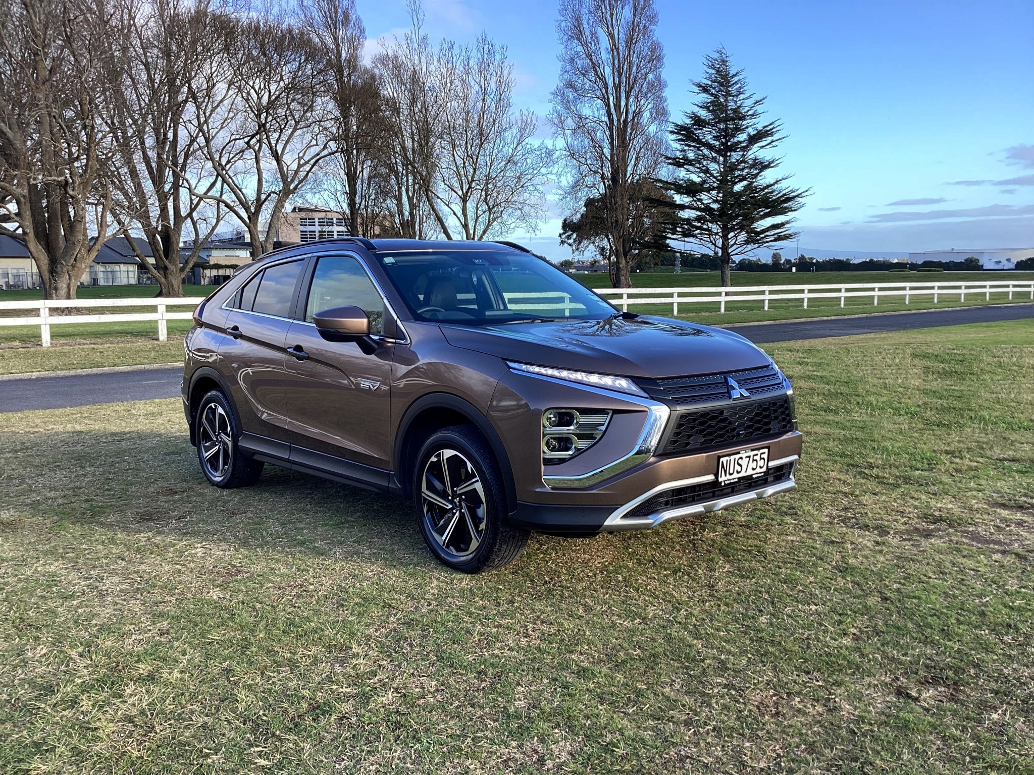 Comparison - Mitsubishi Outlander Sport 2.0 ES 2019 - Vs - Mitsubishi