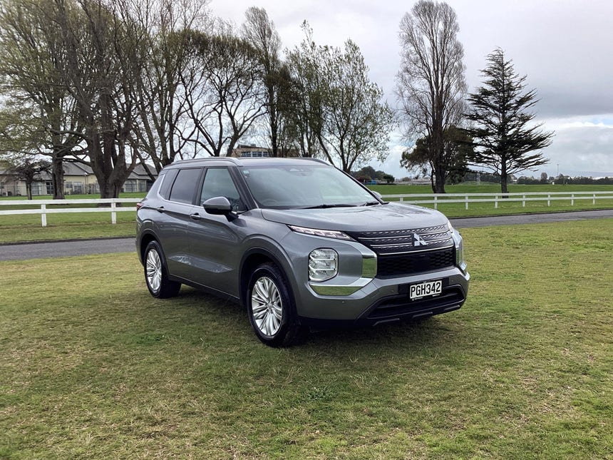 2022 Mitsubishi Outlander | LS, 2.5L Petrol, CVT, 5 Seat, 2WD, SUV. | 24626 | 1