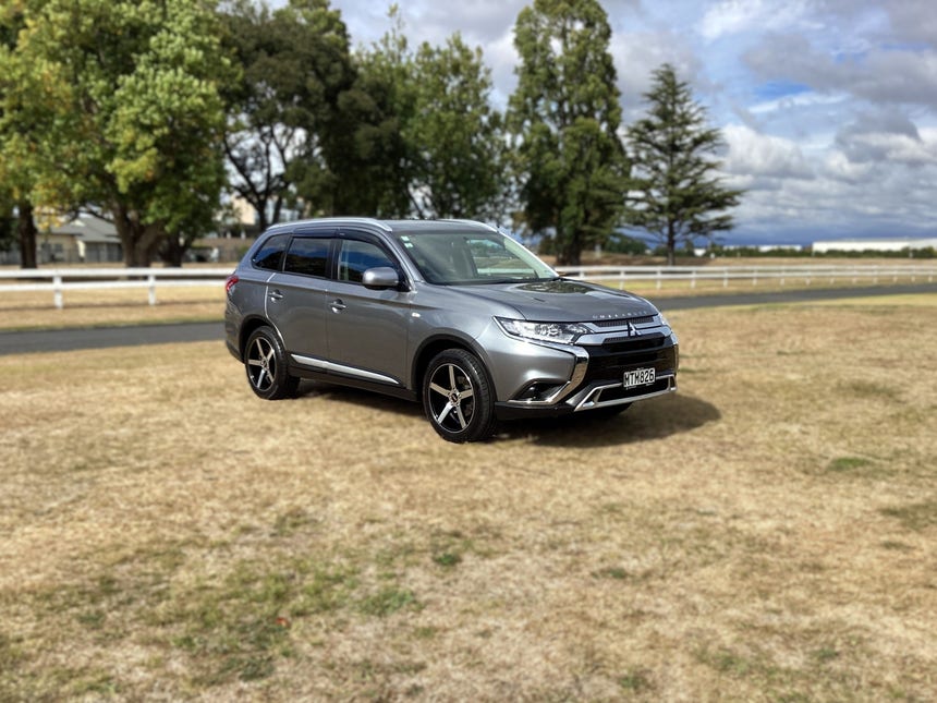 2020 Mitsubishi Outlander | LS, 2.4L Petrol, CVT, 7 Seat, SUV. | 26333 | 1